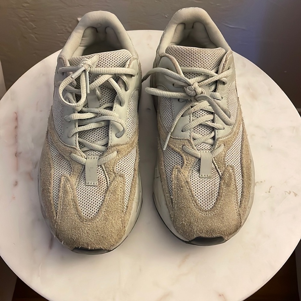Yeezy’s 7.5 men’s shoes